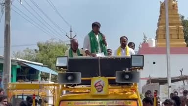 ఎమ్మిగనూరు: ఎమ్మిగనూరు :పెసలదిన్నె గ్రామంలో కొత్తగా మంజూరైన వితంతు పింఛన్లను పంపిణీ చేసి, 'రైతన్న మీ కోసం నిర్వహించిన ఎమ్మెల్యే బీవీ