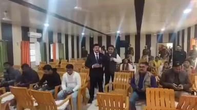 केराकत: जिलाधिकारी डॉ. दिनेश चंद्र ने तहसील केराकत के सभागार में मतदाता पुनरीक्षण के जिला वार रूम का किया निरीक्षण