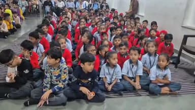 અંકલેશ્વર: જીઆઇડીસીમાં આવેલ શ્રીમતી પી.ડી.શ્રોફ સંસ્કારદીપ વિદ્યાલયમાં પપ્પા મારા પીઠબળ વિષય પર સહઅભ્યાસ પ્રવૃત્તિ કરાઇ