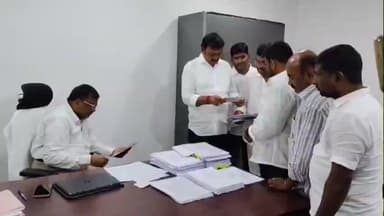 నర్సీపట్నంలో దేవాదాయ శాఖకు సంబంధించిన భూమి కబ్జా కాకుండా కాపాడాలని డిఆర్ఓ కు వినతిపత్రం అందించిన మాజీ ఎమ్మెల్యే గణేష్