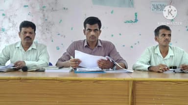 మహబూబాబాద్: నామినేషన్ కేంద్రాల్లో ఎన్నికల నియమావళి ప్రకారమే ప్రతి ఒక్కరు వ్యవహరించాలి, రిటర్నింగ్ అధికారులతో మరిపెడ ఎంపీడీవో సమీక్ష