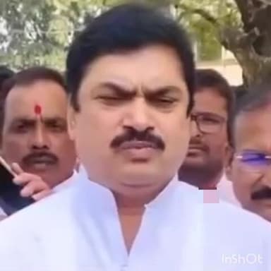 जामखेड: जामखेड मधील राजकीय वातावरण तापलं,रोहित पवारांना त्यांचा पराभव दिसू लागलाय; राम शिंदेंनी साधला निशाणा..!