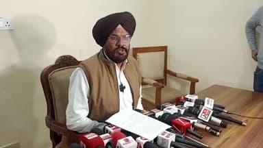 ਅੰਮ੍ਰਿਤਸਰ 2: PWD ਦਫਤਰ ਦੇ ਵਿੱਚ ਪਹੁੰਚੇ ਕੁਲਦੀਪ ਸਿੰਘ ਧਾਲੀਵਾਲ ਕੇਂਦਰ ਅਤੇ ਦਿੱਲੀ ਸਰਕਾਰ ਤੇ ਸਾਧਿਆ ਨਿਸ਼ਾਨਾ