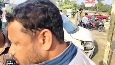 উত্তৰ লক্ষীমপুৰ: বঙালমৰাত ভয়ংকৰ পথ দুৰ্ঘটনা
মাৰুতি ৱাগনৰ আৰু হুণ্ডাই ভেনু বাহনৰ মাজত মুখামুখি সংঘৰ্ষ