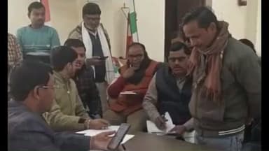 कायमगंज: नवाबगंज नगर पंचायत कार्यालय पर एसडीएम न्यायिक ने बीएलओ के साथ बैठक की, मतदाता फॉर्म जमा करने में तेजी लाने के दिए निर्देश