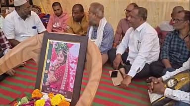 बुरहानपुर नगर: शनवारा में भूख हड़ताल पर बैठे परिवार को एमआईएम पार्टी का समर्थन, कार्रवाई की गुहार