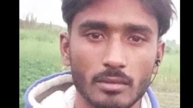 নলহাটি ১: মাঠকলিঠা লেভেল ক্রসিং এ ট্রেনের ধাক্কায় মৃত যুবকের মৃতদেহ ময়নাতদন্তের পরে শেষকৃত্যের জন্য এসে পৌছালো মাঠকলিঠা গ্রামে