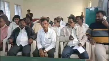 పుంగనూరు: దళితుల సమస్యలు పరిష్కరించాలని తాసిల్దార్ కాళ్లు పట్టుకున్న ఎస్సీ ఎస్టీ మానిటరింగ్ కమిటీ సభ్యుడు రాజు