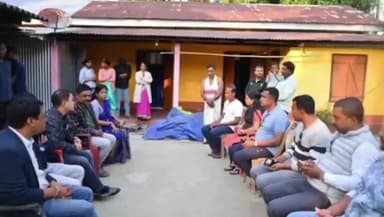 তেজপুৰ: ঠেলামৰাৰ বাসিন্দা দীপাংকৰ দেৱনাথে এক পথ দুৰ্ঘটনাত আকস্মিক মৃত্যুক সাৱটি লয়,তেখেতৰ বাসগৃহত আজি হয় উপস্থিত বিধায়ক