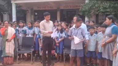 খোয়াই: বীরচন্দ্রপুর দ্বাদশ শ্রেণী বিদ্যালয়ে প্রশাসনিক শিবির পরিদর্শন মহকুমা শাসকের; পরবর্তীতে তুলে দিলেন সার্টিফিকেট