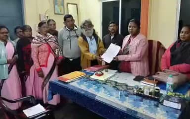 ତଲସରା: ମୁଖ୍ୟମନ୍ତ୍ରୀଙ୍କ ଉଦ୍ଦେଶ୍ୟରେ ବଡ଼ଗାଁ ବ୍ଳକ ଶିକ୍ଷା ଅଧିକାରୀ ଙ୍କୁ ଶିକ୍ଷକ ସଂଘର ଦାବିପତ୍ର ପ୍ରଦାନ