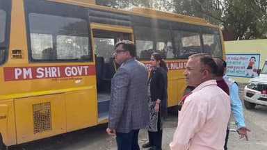 नूह: SDM नूंह अंकिता पुवार ने सुरक्षित स्कूल वाहन पालिसी के तहत पीएम श्री राजकीय वरिष्ठ माध्यमिक विद्यालय मालब की चैकिंग की