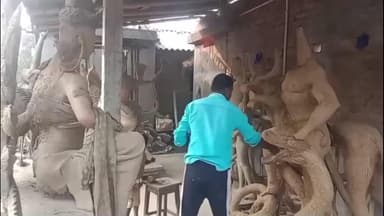 মুরারই ২: পাইকরগ্রামে নবান্ন উৎসব উপলক্ষে পাইকর হালদারপাড়ায় এক মৃৎ শিল্পী কার্তিকঠাকুর সহ বিভিন্ন ঠাকুর তৈরির কাজ জোর কদমে চলছে