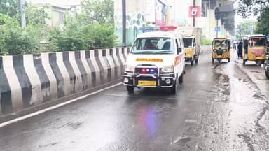 திருவொற்றியூர்: திருவொற்றியூர் தாங்கள் பகுதியில் இரண்டு நாட்களாக மின்சாரம் இல்லாததால் நூற்றுக்கும் மேற்பட்டோர் பொதுமக்கள் சாலை மறியல்.