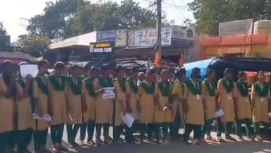 ఎమ్మిగనూరు: ఆదోనిని జిల్లాగా ఏర్పాటు చేయాలని డిమాండ్ చేస్తూ ఎమ్మిగనూరులోని సోమప్ప సర్కిల్ లో మానవహారం నిర్వహించి నిరసన..