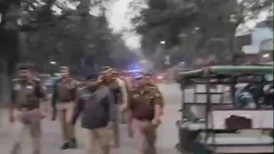 हसनपुर: अमरोहा के एसपी अमित कुमार आनंद ने हसनपुर में किया फ्लैग मार्च