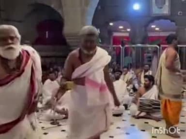 ಹುಮ್ನಾಬಾದ್: ಮಾಣಿಕನಗರದ ದತ್ತ ಜಯಂತಿ ಅಂಗವಾಗಿ ಸಂಗೀತ ಹಾಗೂ ಪುರೋಹಿತರಿಗೆ ಮೃಷ್ಟಾನ್ನ ದಾಸೋಹ