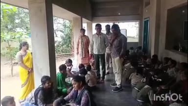 నరసన్నపేట: దేశవానిపేట జిల్లా పరిషత్ ఉన్నత పాఠశాలను ఆకస్మికంగా సందర్శించిన ఎంఈఓ ఉప్పాడ శాంతారావు