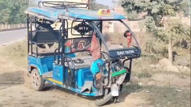 ओबरा: मलिया पुल के पास तेज रफ्तार बोलेरो ने ई-रिक्शा को मारी टक्कर, चालक और सवारी घायल