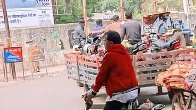 વઢવાણ: સુરેન્દ્રનગરની પોલીસ ટીમએ આડેધડ પાર્ક કરેલ નડતરરૂપ 12 વાહન ચાલકોને દંડ ફટકારવામાં આવ્યો