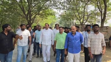 ఇబ్రహీంపట్నం: శేర్లింగంపల్లి డివిజన్లో సమస్యలు చేపట్టవలసిన అభివృద్ధి పనులపై పాదయాత్ర చేసిన ఎమ్మెల్యే ఆరికె పూడి గాంధీ