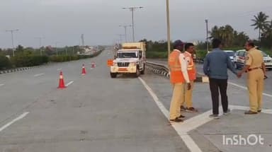 कवठे महांकाळ: कुचिजवळ पिकअप ला पाठीमागून मोटारसायकली ची धडक मोटारसायकली वरील दोघे गंभीर जखमी