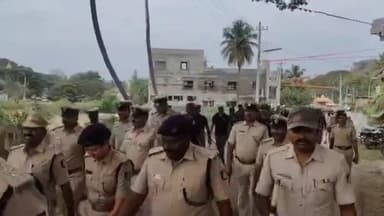 ಶ್ರೀರಂಗಪಟ್ಟಣ: ಪಟ್ಟಣದಲ್ಲಿ ಹನುಮ ಭಕ್ತರ ಸಂಕೀರ್ತನಾ ಯಾತ್ರೆ: ಪೊಲೀಸರಿಂದ ಪಥ ಸಂಚಲನ, ಬಿಗಿ ಭದ್ರತೆ