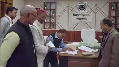 चंदौली: कांटा गांव में SIR फॉर्म का वितरण न होने पर कांग्रेसियों ने किया विरोध, कलेक्ट्रेट में अधिकारी को सौंपा पत्रक