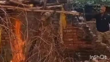 सलेमपुर: मंगराईच गांव में आग तापते समय उठी चिंगारी से झोपड़ी हुई खाक, नगदी और सामान जलकर हुआ राख