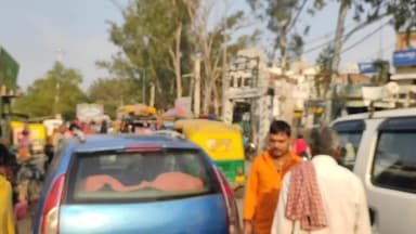 मखदुमपुर: मखदुमपुर बाजार में लगा जाम, रेंगते हुए दिखे वाहन