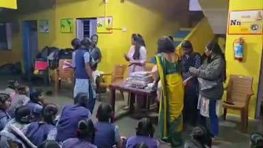 அஞ்செட்டி: "அன்பு செய்வோம்" அறக்கட்டளை சார்பாக அஞ்செட்டி அரசுப் பள்ளி விடுதி மாணவிகளுக்கு குளிர் கால உடைகள் வழங்கப்பட்டது