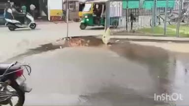 କଟକ ପୌରାଞ୍ଚଳ: କଟକ ବକ୍ସି ବଜାର ଅଞ୍ଚଳରେ ଫାଟିଲା ପାଣି ପାଇପ, ଯାତାୟାତ ବାଧାପ୍ରାପ୍ତ