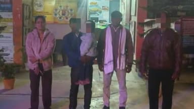 बारा: अमिलिया में मां मसूरियन धाम मेले में परिजन से बिछड़ने वाली बच्ची को लालापुर पुलिस ने उसके परिजनों के सुपुर्द किया