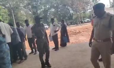 టేక్మల్: టేక్మాల్ నామినేషన్ కేంద్రాన్ని పరిశీలించిన డిఎస్పి నరేందర్ గౌడ్