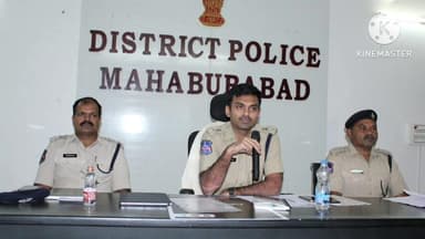 మహబూబాబాద్: జిల్లా పోలీస్ కార్యాలయంలో ఫ్రాడ్ కో పుల్ స్టాప్ కార్యక్రమంలో సైబర్ అవగాహన పోస్టర్ విడుదల చేసిన జిల్లా ఎస్పీ శబరిష్