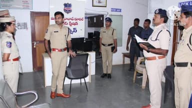 మహబూబాబాద్: మహబూబాబాద్ రూరల్ మరియు టౌన్ పోలీస్ స్టేషన్ ఆకస్మిక సందర్శించిన జిల్లా ఎస్పీ డాక్టర్ శబరీష్