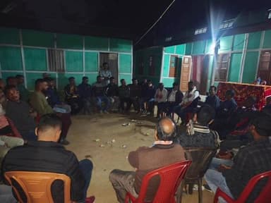 পলাশবাৰী: পলাশবাৰী সমষ্টিৰ অন্তৰ্গত আমটোলা জীয়াকুৰ পঞ্চায়তত দুখনকৈ চোতাল বৈঠকত অংশগ্ৰহণ ৰাজ্যিক BJPৰ কাৰ্য্যনিৰ্বাহক সদস্যৰ