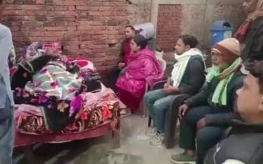 महेशपुर: जेएमएम नेत्री उपासना मरांडी बलियाडंगाल पहुच कर घायल राजू अंसारी से मुलाकात कर सहयोग का दिया भरोसा #jmm #pakur