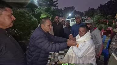 डोमचांच: नवलशाही थाना परिसर में चौकीदार के सेवानिवृत्त होने पर विदाई समारोह का आयोजन