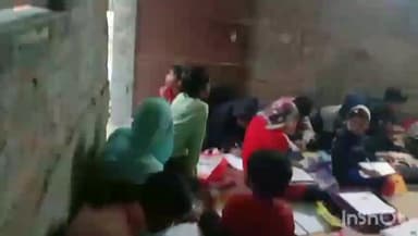 বলাগড়: বাংলায় এম. এ., গ্রামের ছাত্র-ছাত্রীদের স্বনির্ভর করার লক্ষে বিনামূল্যে দু:স্থ পড়ুয়াদের অঙ্কন শেখান বলাগড়ের প্রশান্ত