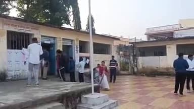 भद्रावती: भद्रावती शहरात ६०.५१ पक्के मतदान, मतदान शांततेत पार पडले.
नगर परीषद निवडणूक.