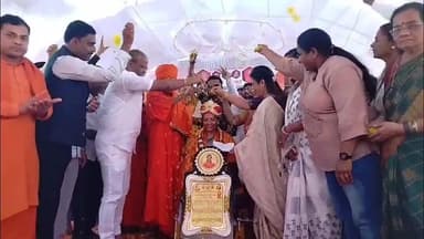 ಹುಲಸೂರ: ಪಟ್ಟಣದಲ್ಲಿ ರಾಜ್ಯ ಮಹಿಳಾ ಆಯೋಗದ ಅಧ್ಯಕ್ಷೆ ಡಾ: ನಾಗಲಕ್ಷ್ಮೀ ಚೌಧರಿ ಅವರಿಗೆ ವೈರಾಗ್ಯನಿಧಿ ಅಕ್ಕಮಹಾದೇವಿ ಪ್ರಶಸ್ತಿ ಪ್ರದಾನ