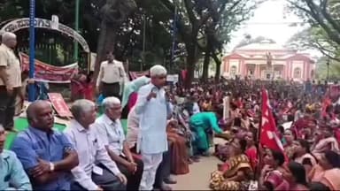 ತುಮಕೂರು: ನಗರದಲ್ಲಿ ಅಂಗನವಾಡಿ ಕಾರ್ಯಕರ್ತೆಯರ ಅನಿರ್ದಿಷ್ಟಾವಧಿ ಧರಣಿ ಹಾಲಪ್ಪ ಸಾಥ್