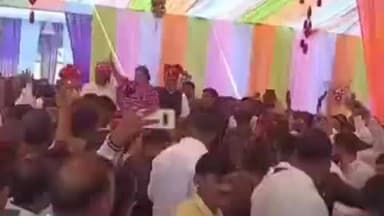 बिलारा: बिलाड़ा में आरएएस अधिकारी के विवाह में वसुंधरा राजे ने नवदंपति को आशीर्वाद दिया, कई गणमान्य नेताओं ने भी की शिरकत