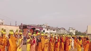 कटंगी: पीताम्बरी कटंगी में प्रज्ञा पुराण 24 कुंडीय गायत्री महायज्ञ का शुभारंभ, शहर में निकली कलश शोभायात्रा