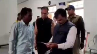 बैतूल नगर: बैतूल कलेक्टर सूर्यवंशी ने किया तहसील कार्यालय का निरीक्षण, लापरवाही पर रीडर का वेतन काटने का दिया निर्देश