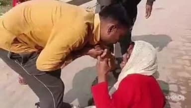 नौतनवा: नौतनवा कस्बे के मधुबन नगर वार्ड में सड़क पर पति-पत्नी का हाईवोल्टेज ड्रामा, सूचना पर पहुंची पुलिस