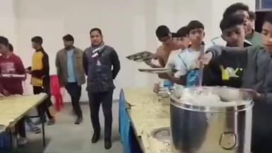 बांधवगढ़: खिलाड़ियों के विरोध पर जिला CEO पहुंचे भरौली क्रीड़ा परिसर, बच्चों संग खाना खाकर गुणवत्ता जांची