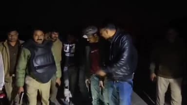 मंझनपुर: अड़ाहरा रोड़ पर गैंगस्टर के अभियुक्त 25,000 इनामी के बीच पुलिस की मुठभेड़ में आरोपी को लगी गोली, दौड़ाकर पकड़ा गया एक साथी