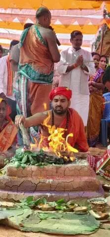 ଝରିଗାଁ: ମହାବୀର ହନୁମାନଙ୍କ ବିଗ୍ରହ ପ୍ରତିଷ୍ଠାର ପ୍ରଥମ ବାର୍ଷିକ ପୂଜାରେ ଯୋଗ ଦେଲେ ପୂର୍ବତନ ସାଂସଦ ରମେଶ ମାଝୀ